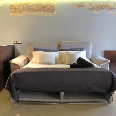 Luxury Flats , Piazza Erbe With Balcony On Main Square Werona