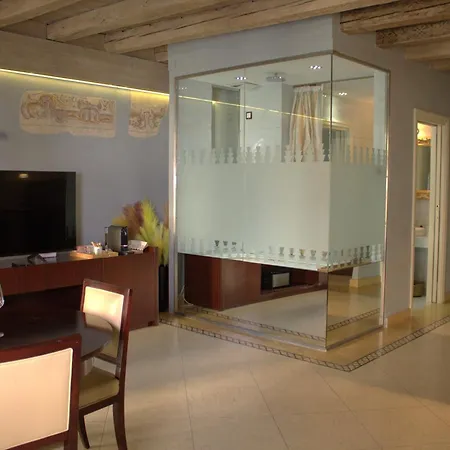 Apartament Luxury Flats , Piazza Erbe With Balcony On Main Square Werona