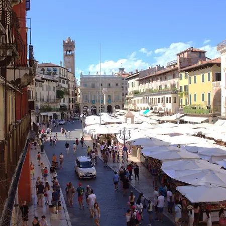 Luxury Flats , Piazza Erbe With Balcony On Main Square Werona