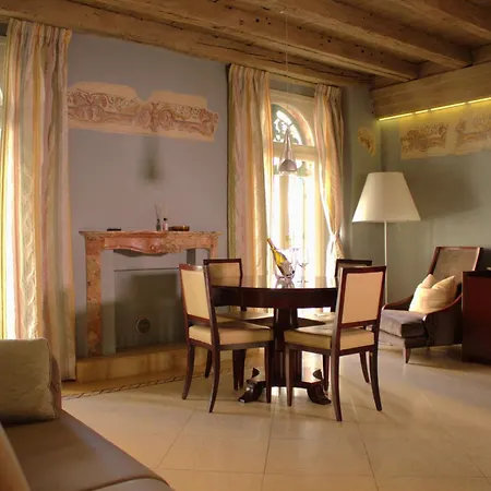Apartament Luxury Flats , Piazza Erbe With Balcony On Main Square Werona